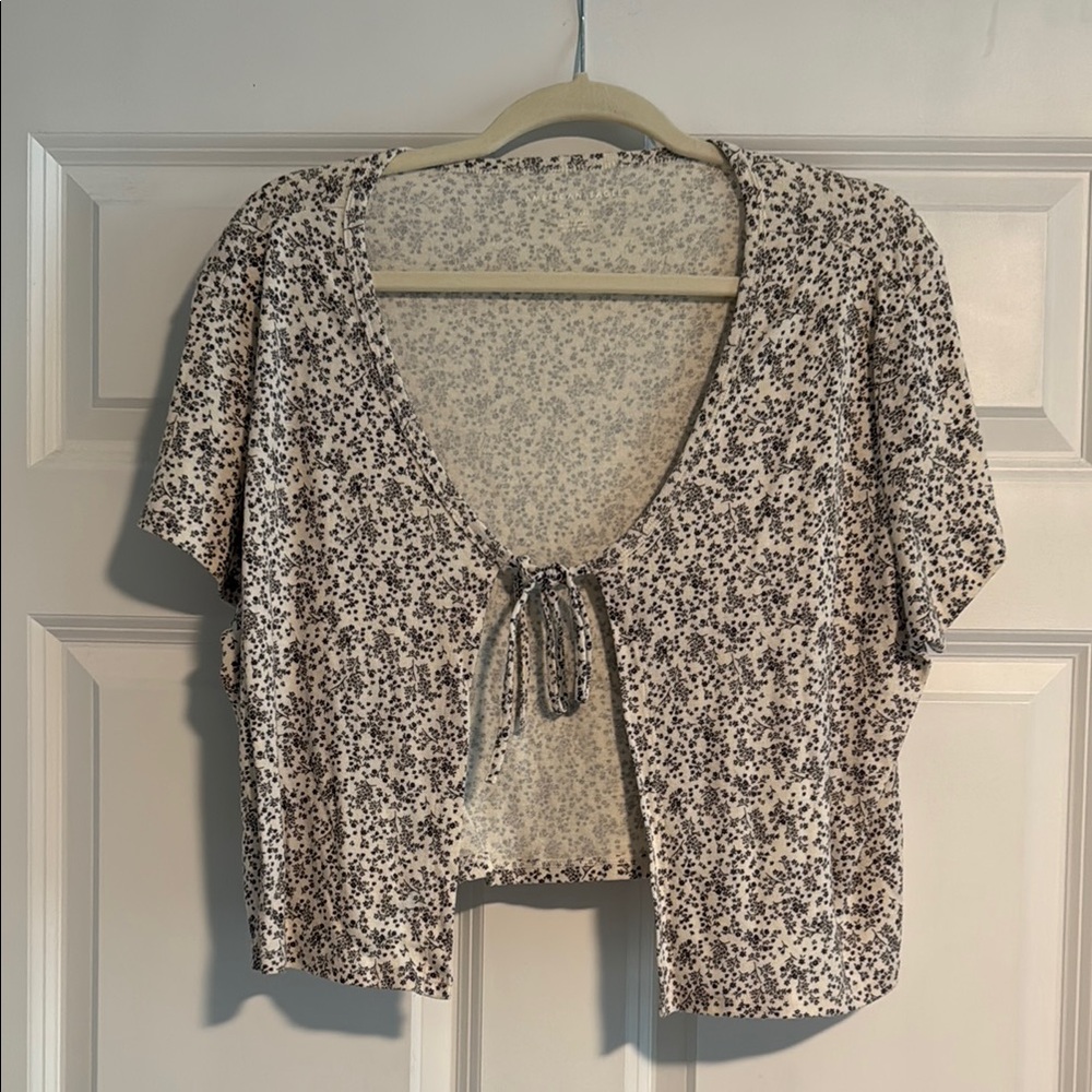 American Eagle Outfitters Black and White Floral Blouse